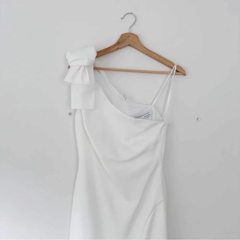 NEW Mac Duggal Women’s Leena White Bow-Shoulder Jersey Sheath Gown - Picture 4 of 16